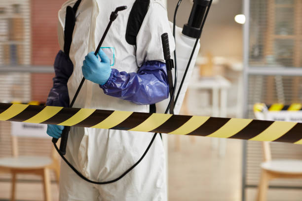 Professional Biohazard technician working in Highland Park, IL